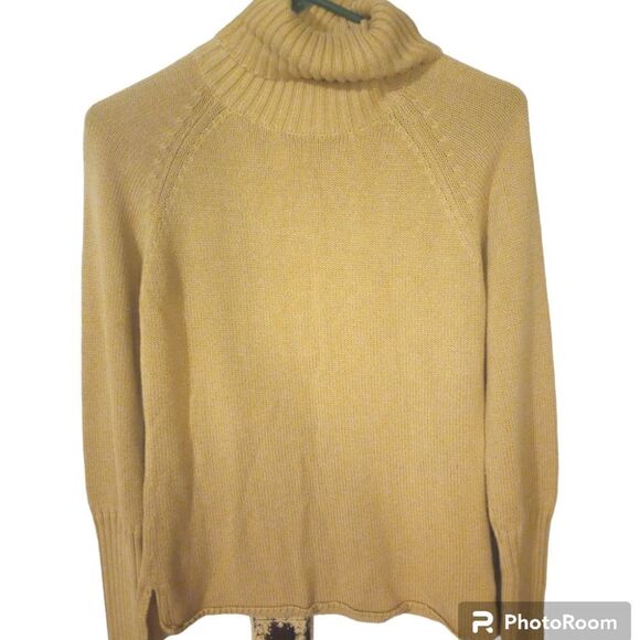 The limited cropped turtleneck with ribbed sleeve detailing - Picture 1 of 12